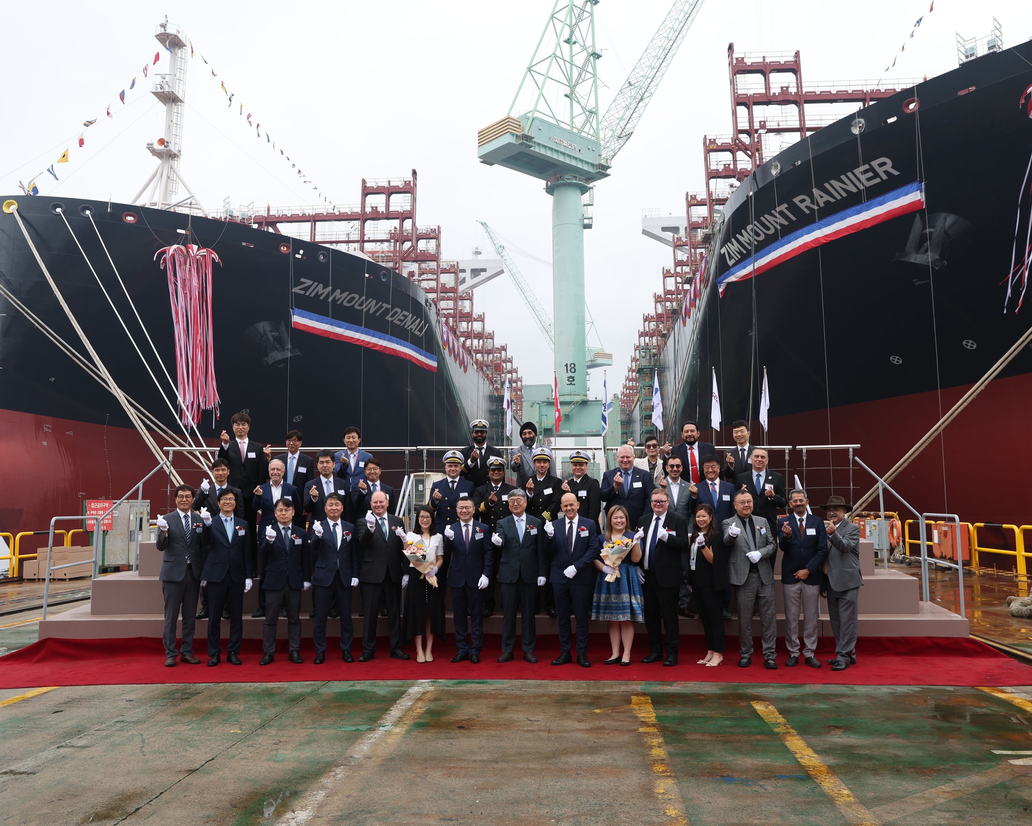 Seaspan, ZIM name two LNG-fueled containerships in South Korea