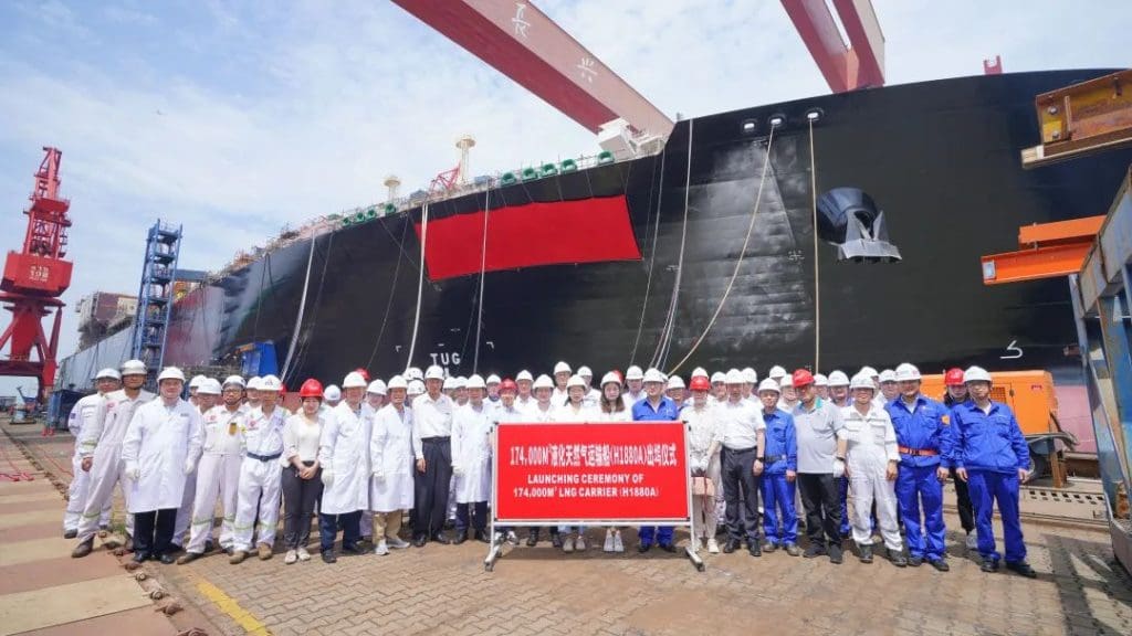 Hudong-Zhonghua launches LNG carrier for MOL and CNOOC