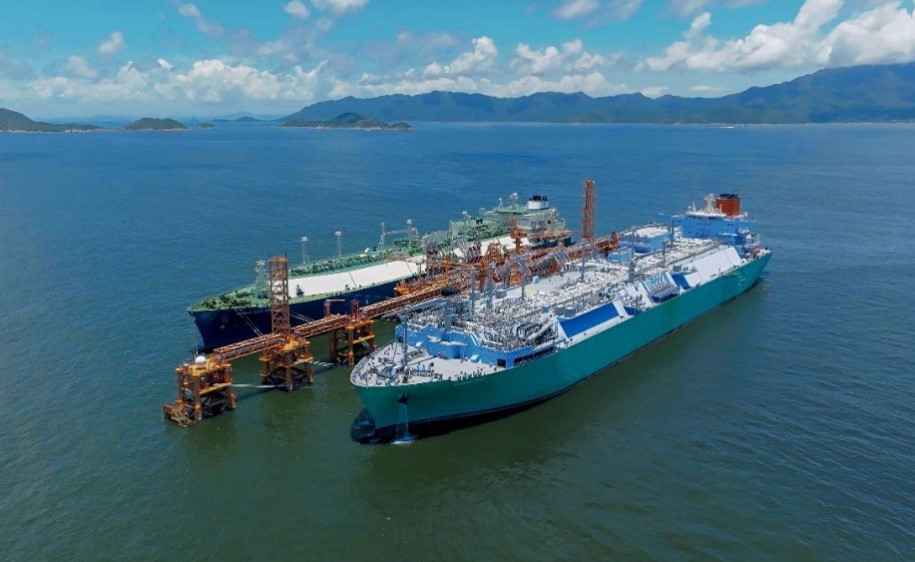 Hong Kong’s first LNG terminal goes into service 