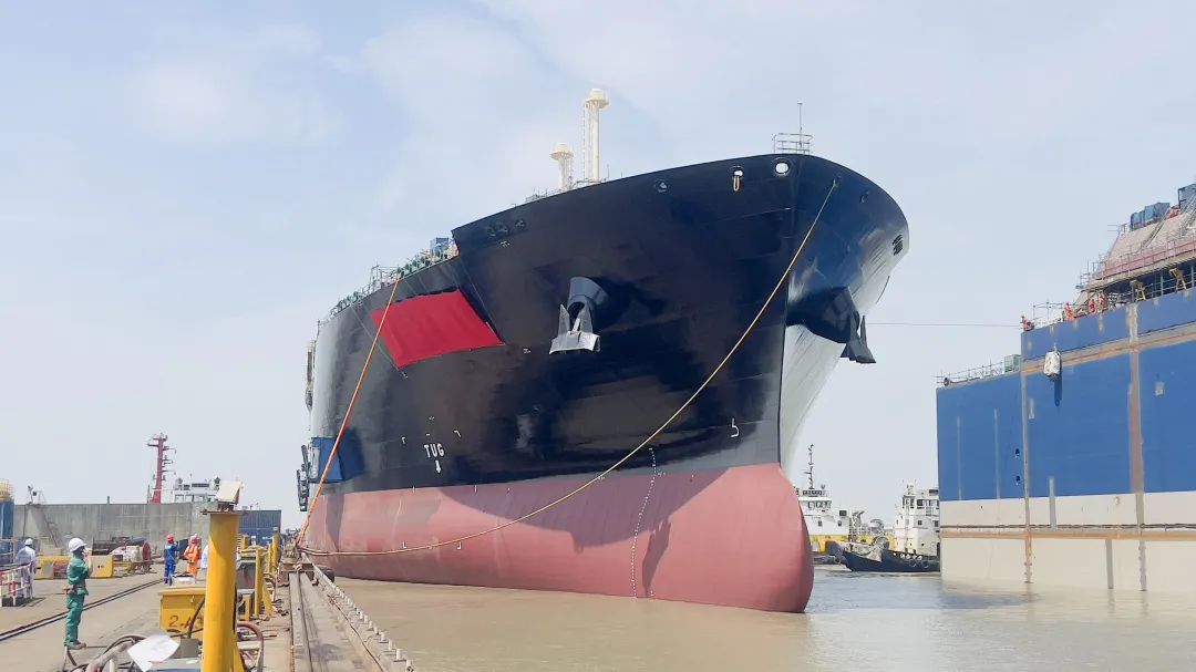 Hudong-Zhonghua launches LNG carrier for MOL and CNOOC