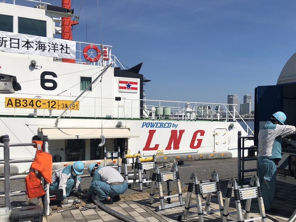 NYK's tug wraps up final LNG bunkering op