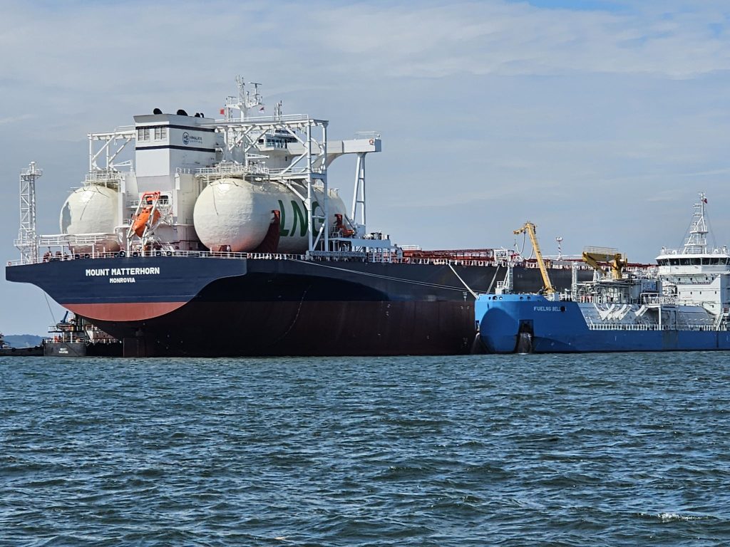 Himalaya's bulkers wrap up first LNG bunkering in Singapore