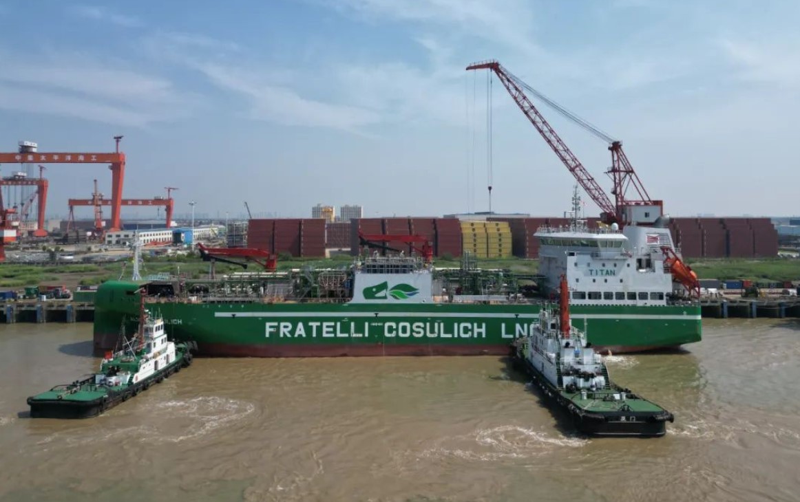 Fratelli Cosulich's first LNG bunkering ship nearing delivery in China