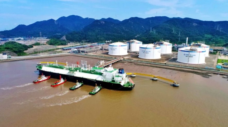 China's CNOOC loads first large LNG carrier at Zhejiang import terminal