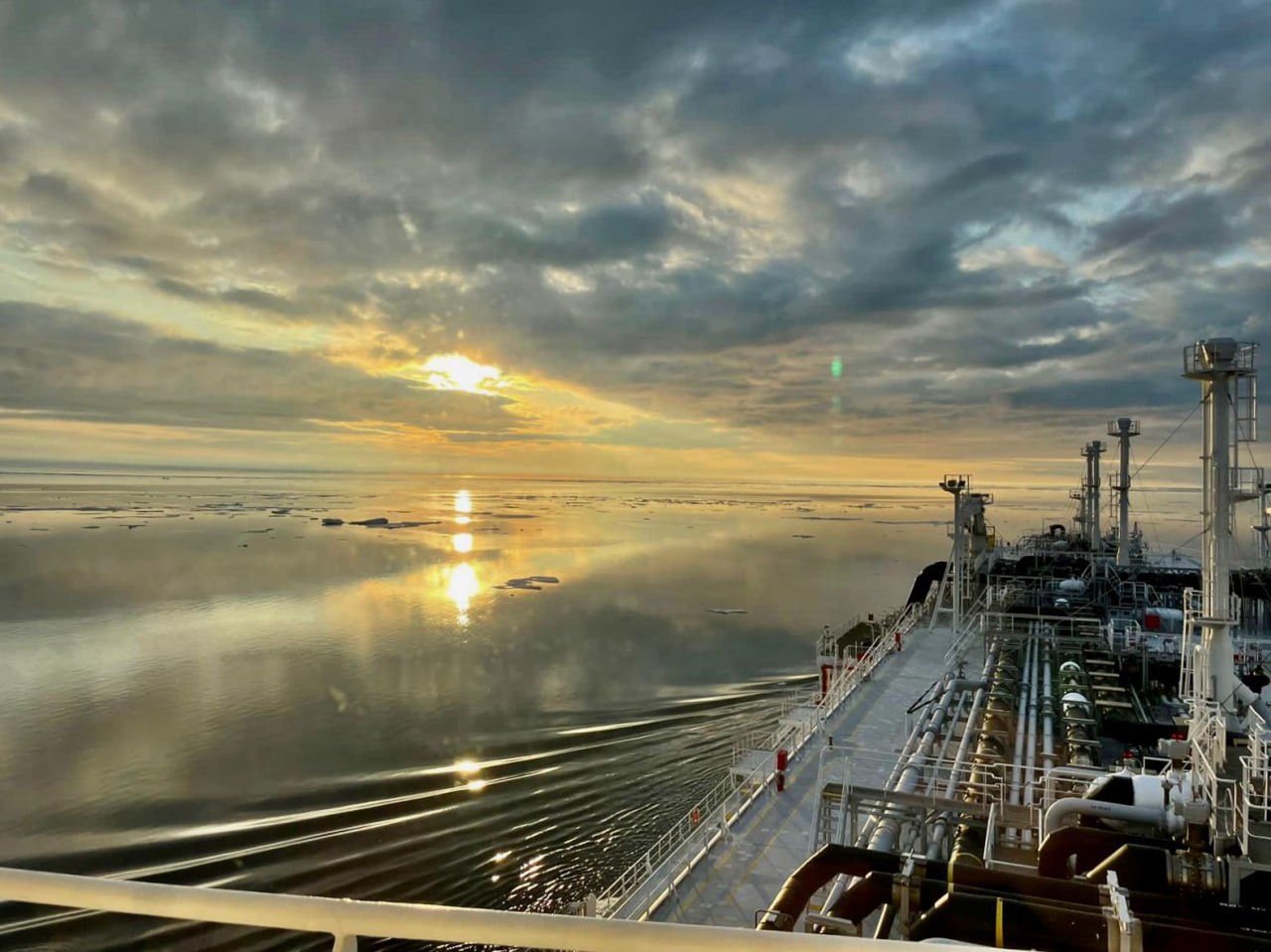 Gazprom delivers first LNG cargo to China via NSR