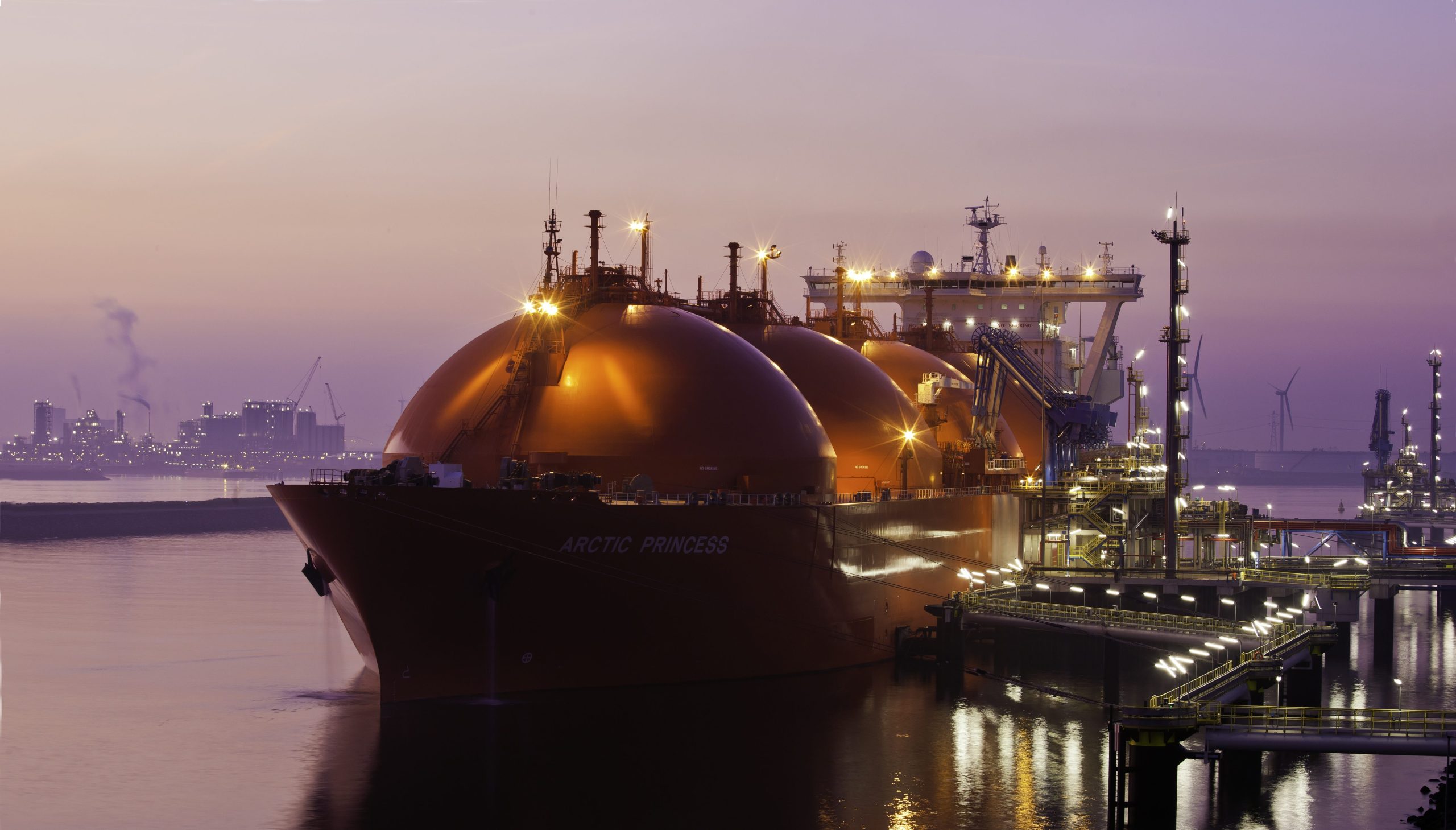 Spark spot LNG freight rates rise over 10 percent in both basins