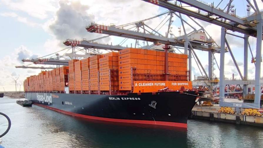 Shell starts fueling Hapag-Lloyd’s LNG-powered giants in Rotterdam