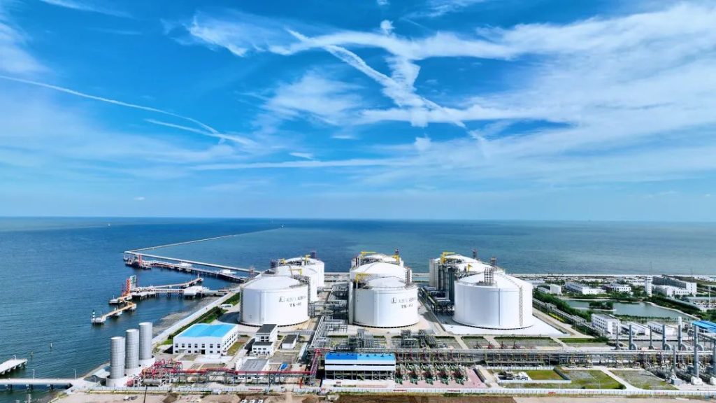 China's Sinopec launches giant Qingdao LNG tank