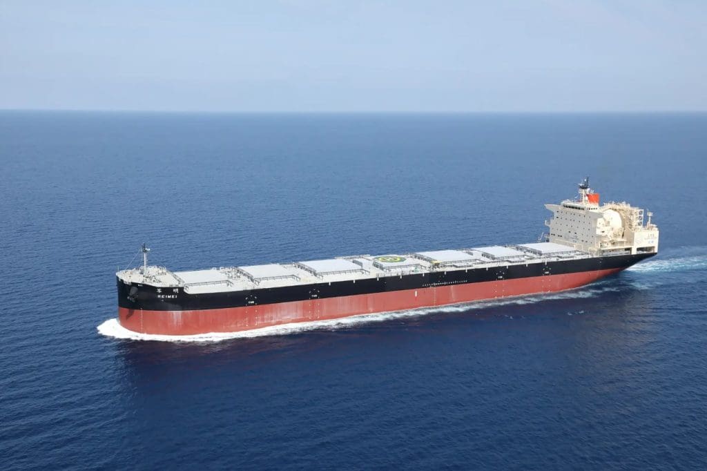 MOL's LNG-fueled coal carrier starts ops