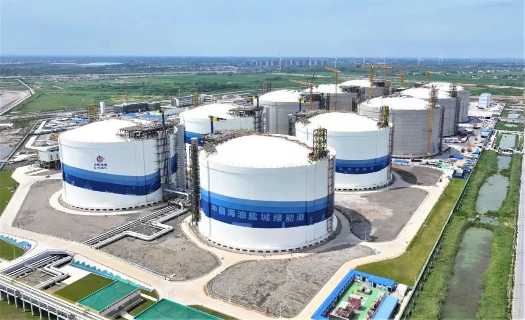 CNOOC nears completion of six giant Binhai LNG tanks