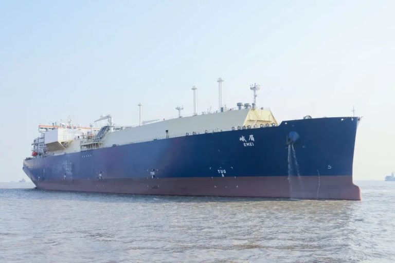 Cosco's LNG carrier wraps up trials in China