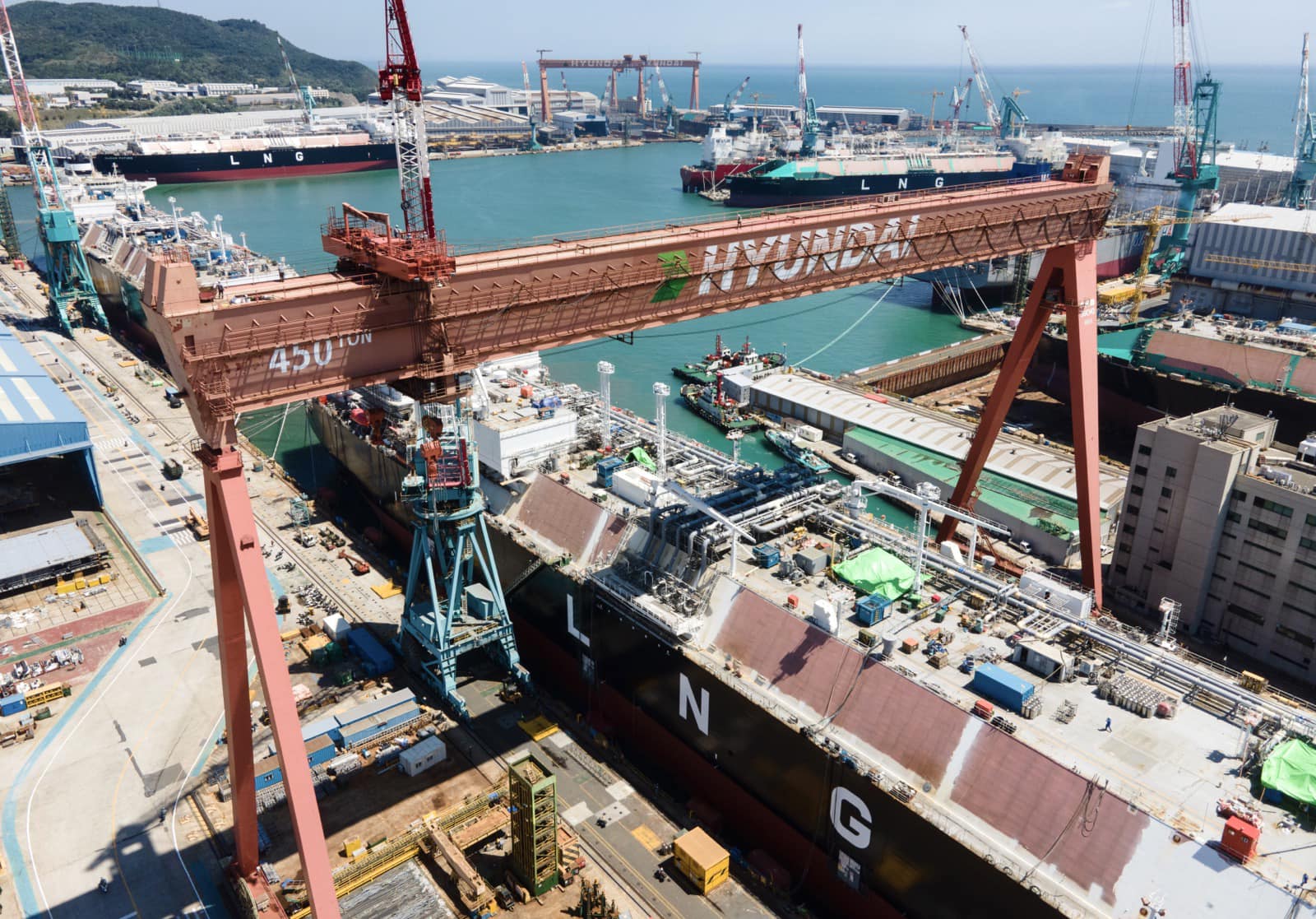 HD Hyundai Heavy secures order to build LNG carrier duo