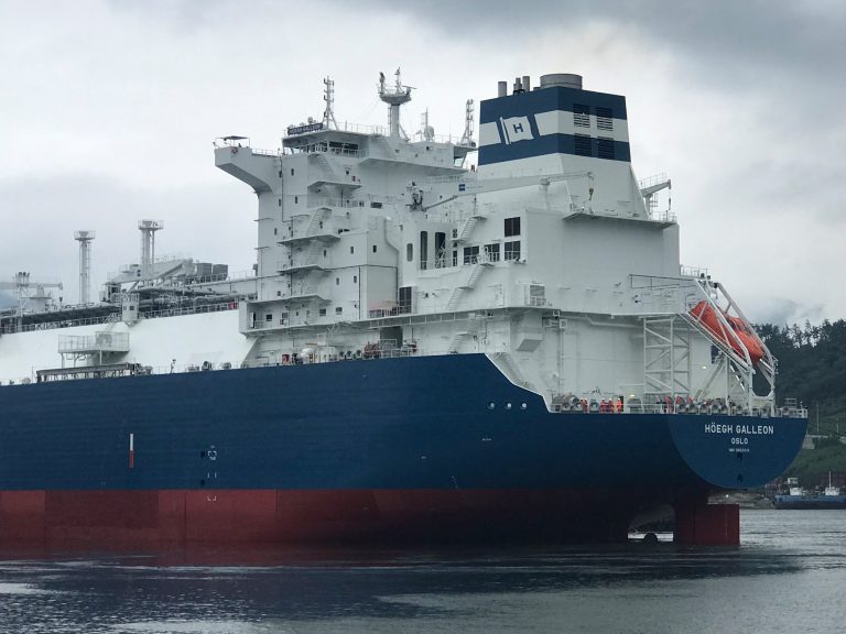 Hoegh LNG's FSRU starts charter with Australia's AIE