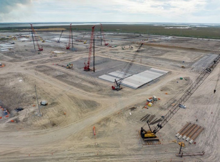 Sempra Port Arthur LNG construction continues under existing permits
