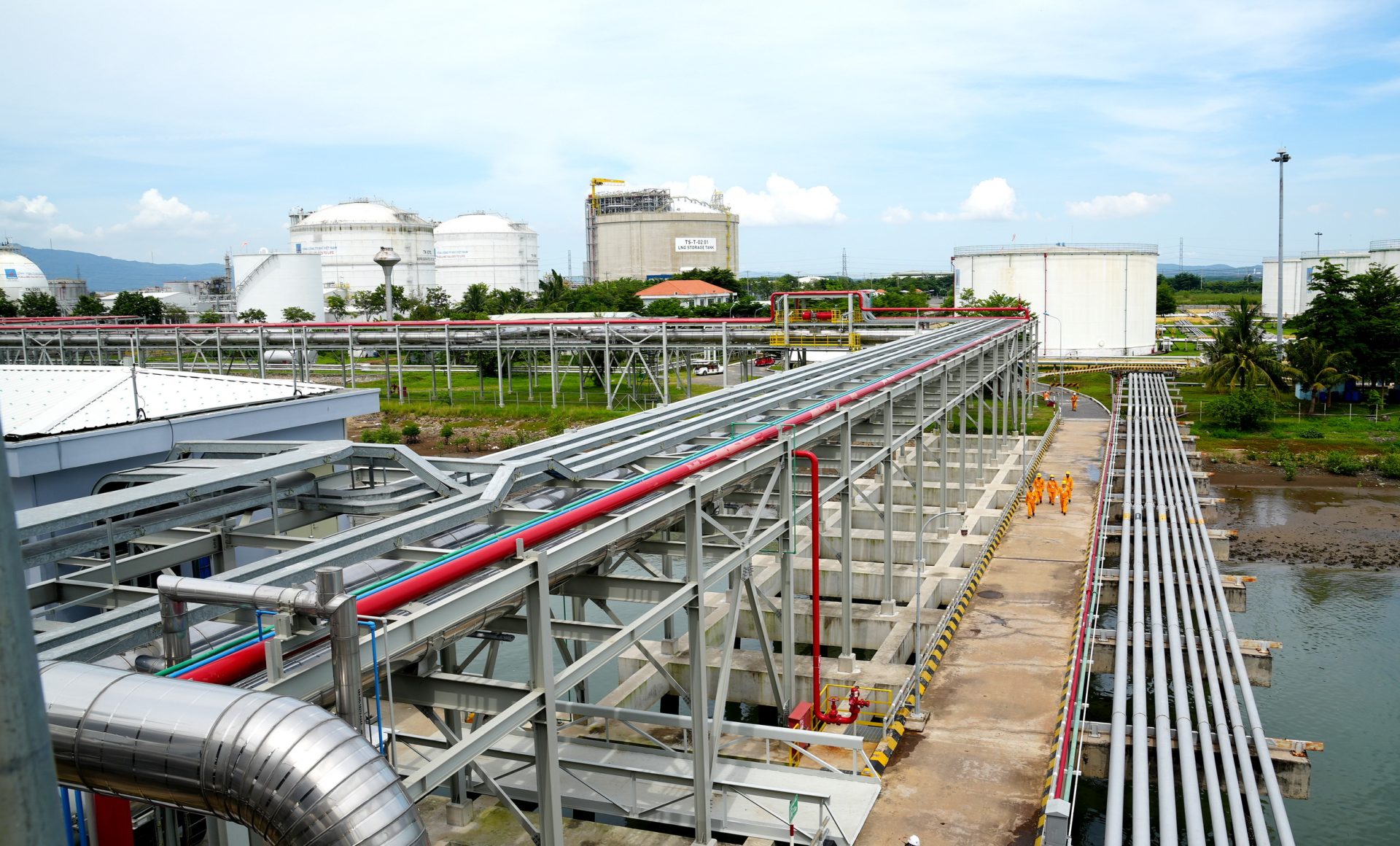 Tokyo Gas and partners to invest $2 billion in LNG power project in Vietnam