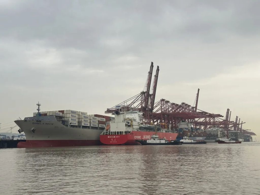 CNOOC bunkers Matson’s LNG-fueled containership