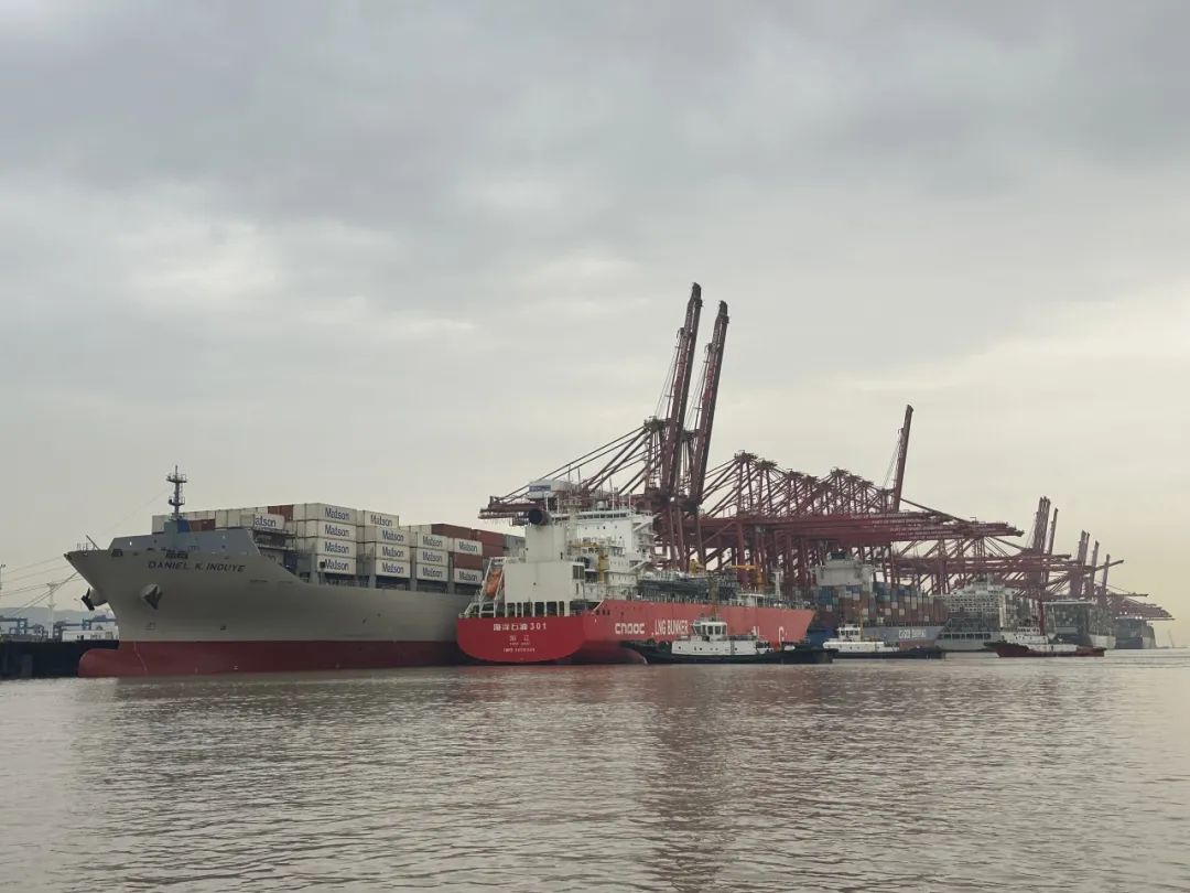 CNOOC bunkers Matson’s LNG-fueled containership - LNG Prime