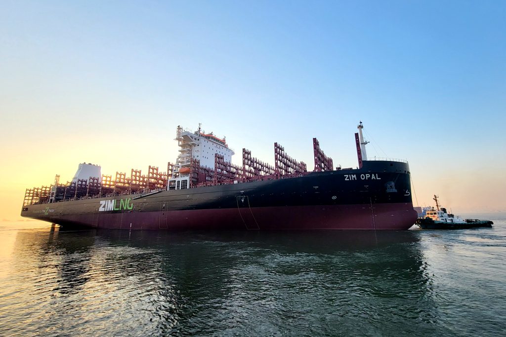 Chinese yard delivers Seaspan's LNG-powered containership