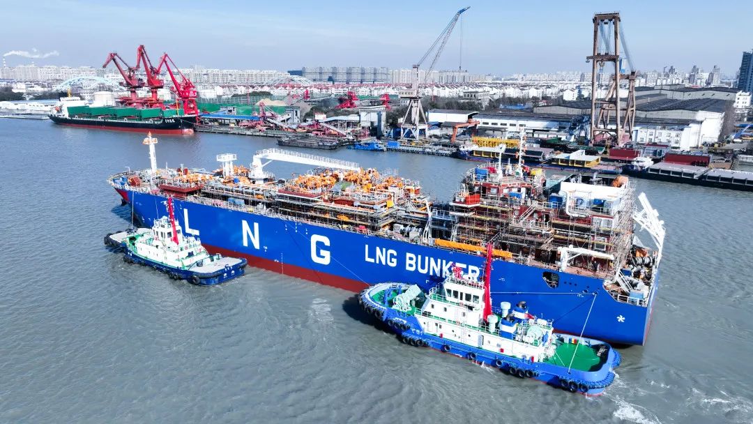 Hudong-Zhonghua launches Chinese LNG bunkering vessel