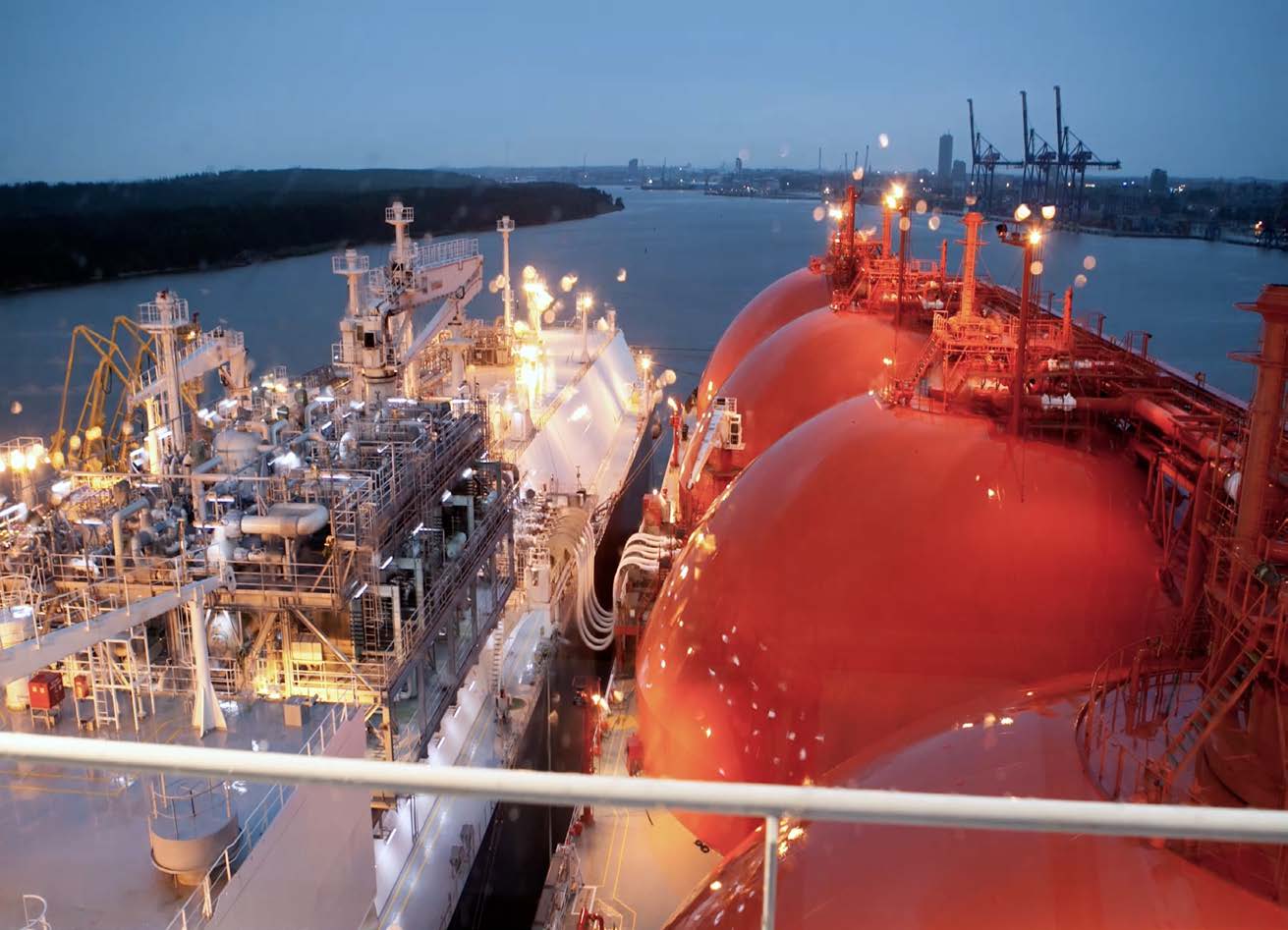 Hoegh secures LNG carrier charter deal