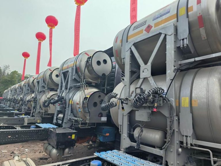 China's CIMC Enric scores large tank order for LNG-powered trucks