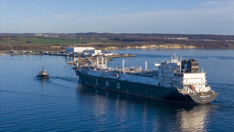 Deutsche ReGas Mukran FSRU welcomes first LNG tanker