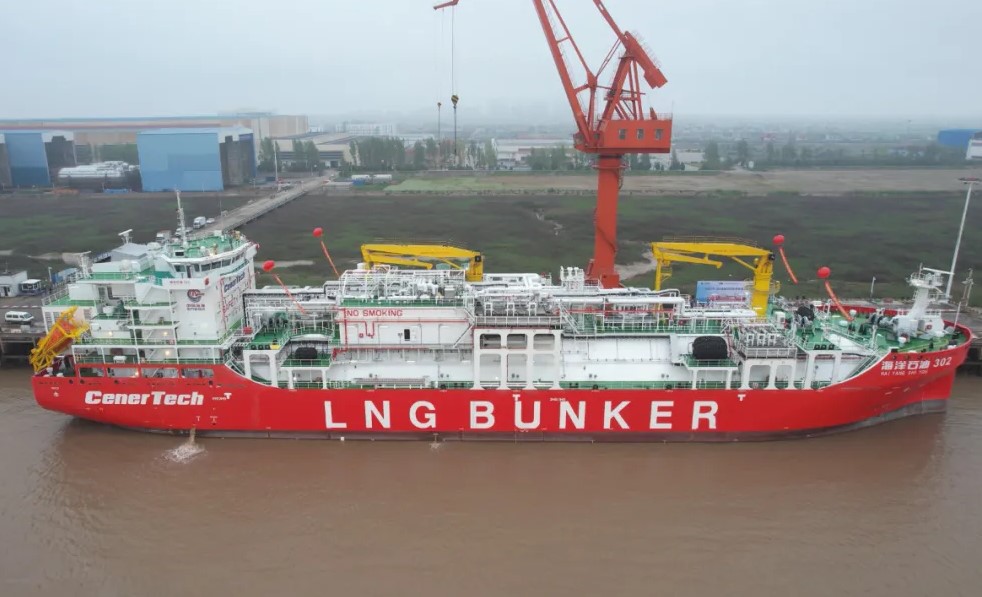 CIMC SOE delivers LNG bunkering vessel to CNOOC