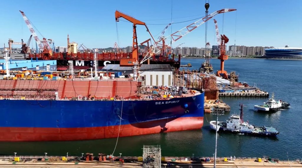 China’s Dalian Shipbuilding Industry (DSIC) has launched the first 175,000-cbm LNG carrier it is buidling for compatriot China Merchants Energy Shipping (CMES), a unit of China Merchants Group.