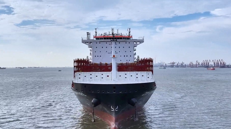 Chinese yard hands over Seaspan’s LNG-fueled containership