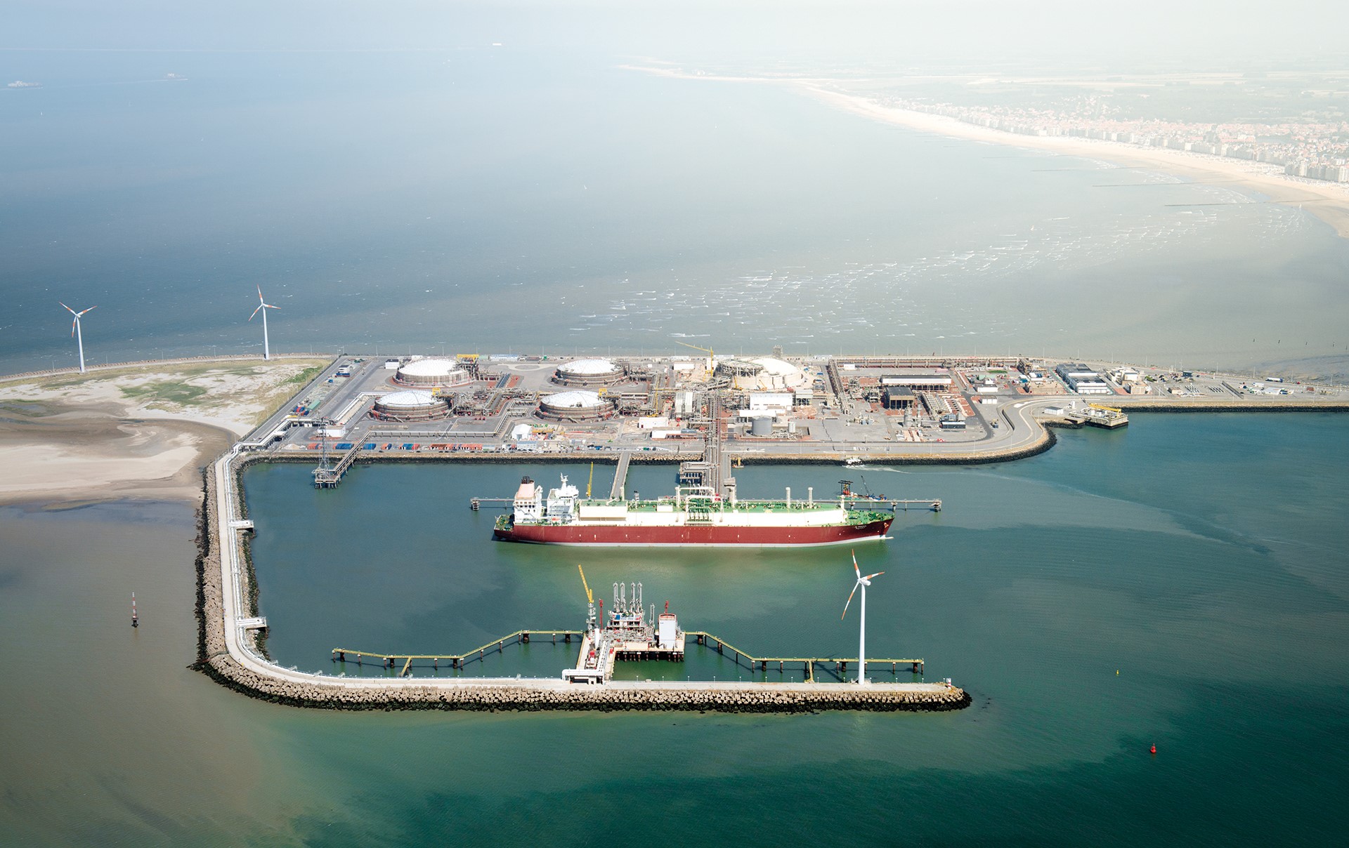 Belgium's Fluxys offers long-term capacity at Zeebrugge LNG terminal