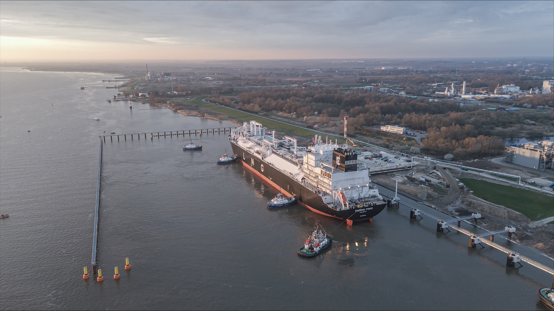 Germany’s DET says Stade FSRU to receive first LNG cargo in H2 2024