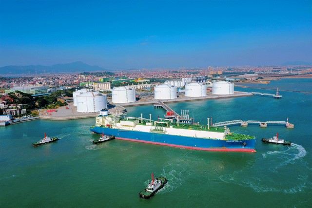 China’s LNG imports slightly up in July