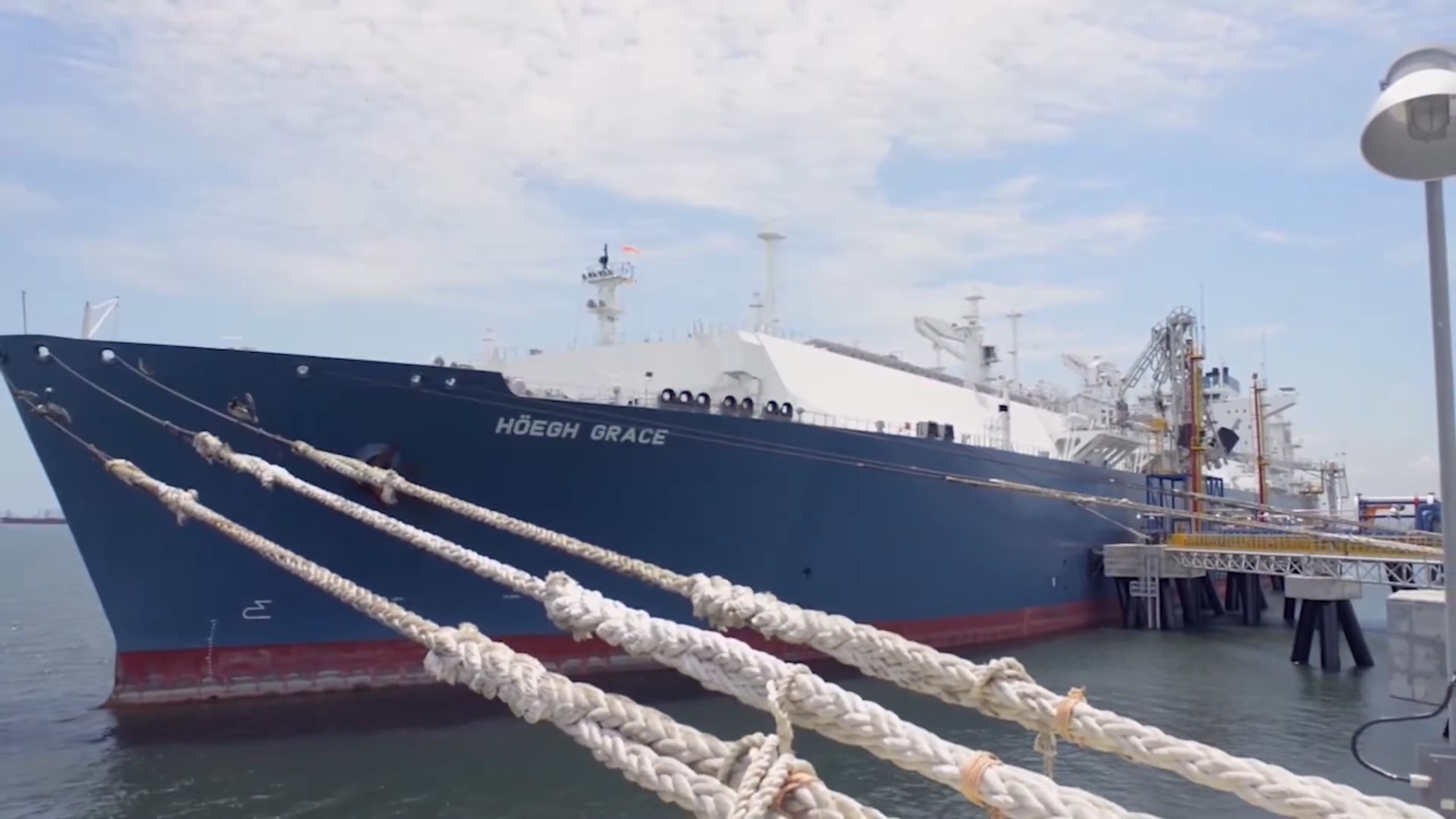 Cartagena FSRU in 100th STS LNG operation