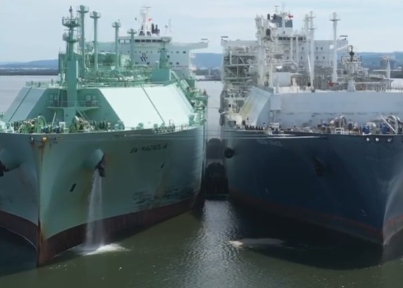 Cartagena FSRU in 100th STS LNG operation