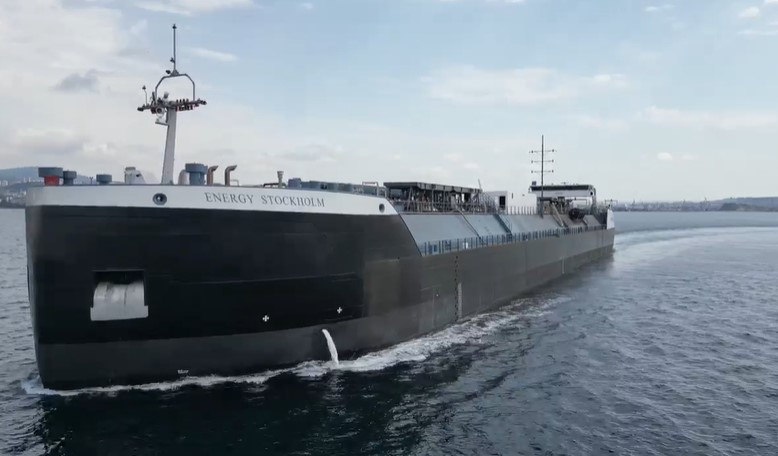 Europe’s largest inland LNG bunkering barge