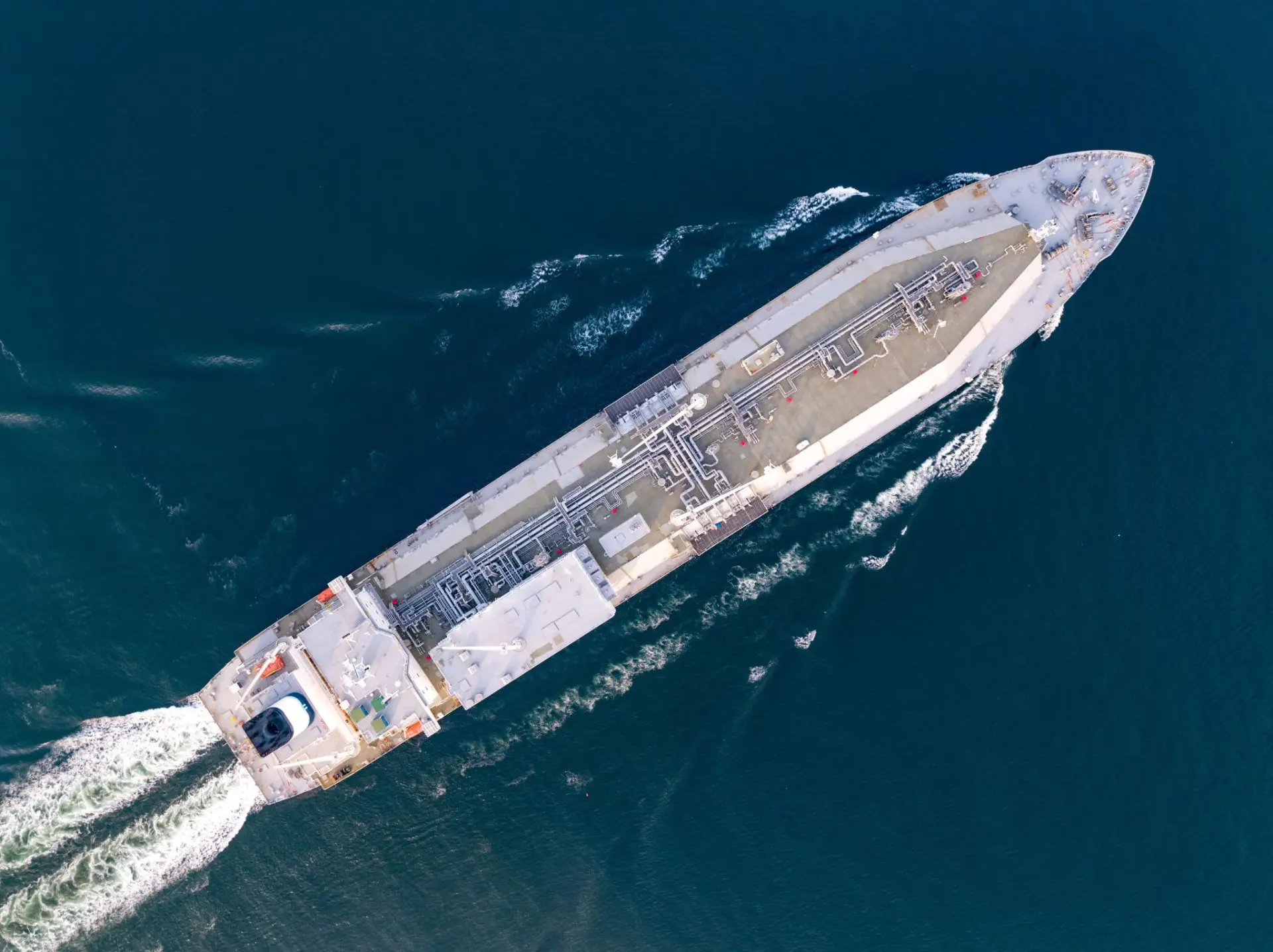 LNG shipping rates continue to slide