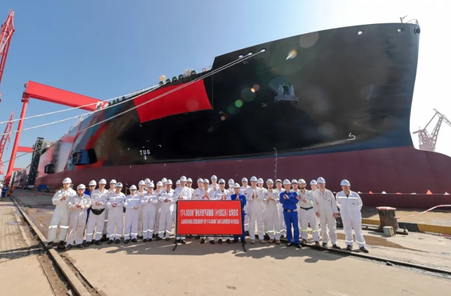 Hudong-Zhonghua launches LNG carrier duo