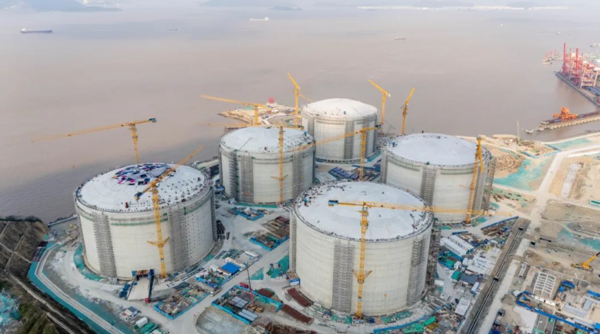 CNOOC progresses work on giant Zhejiang LNG tanks