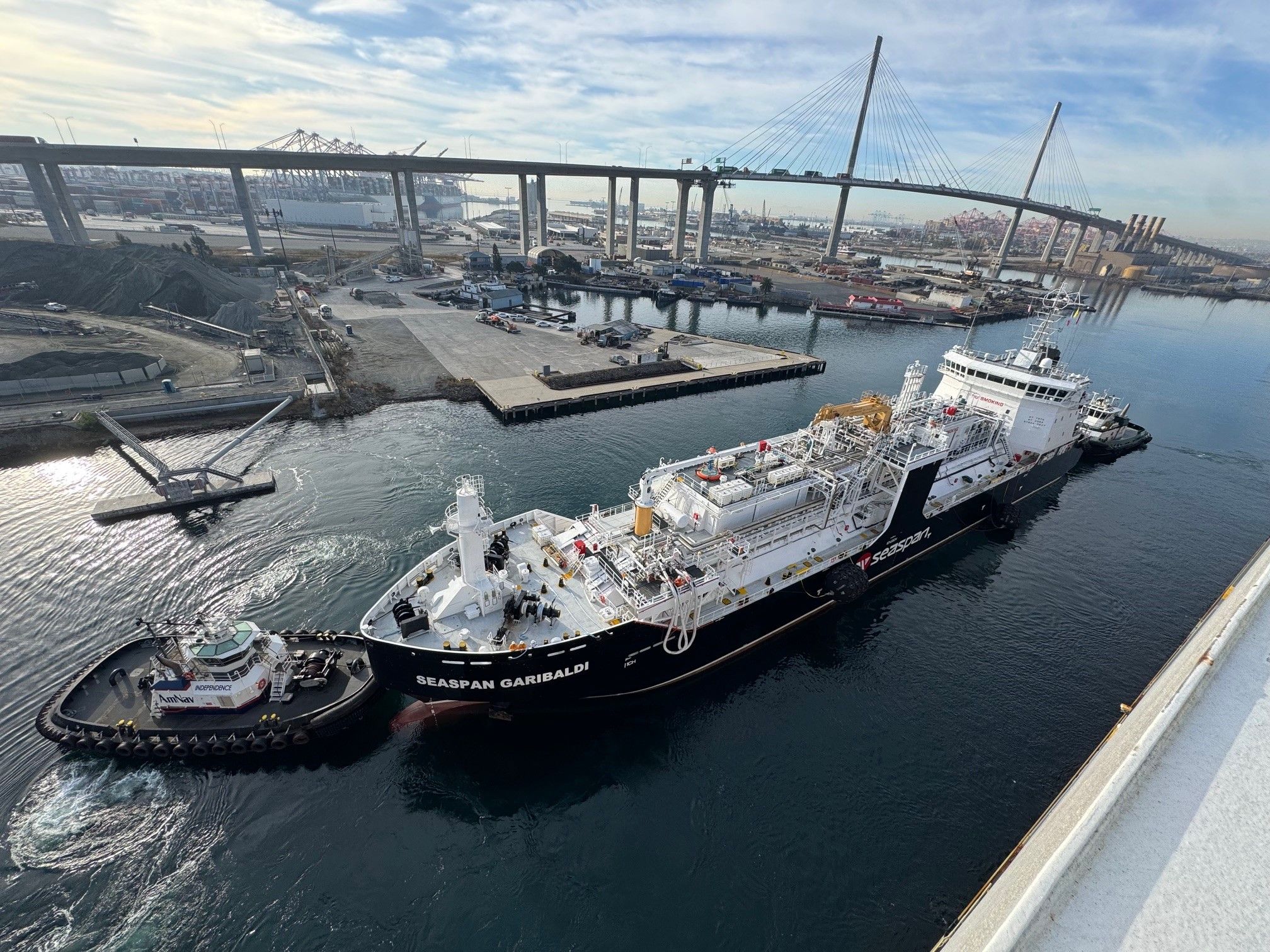 Seaspan wraps up its first STS LNG bunkering op