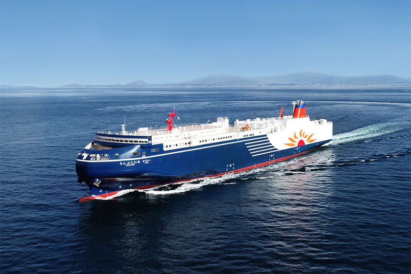 MOL's third LNG-fueled ferry enters service