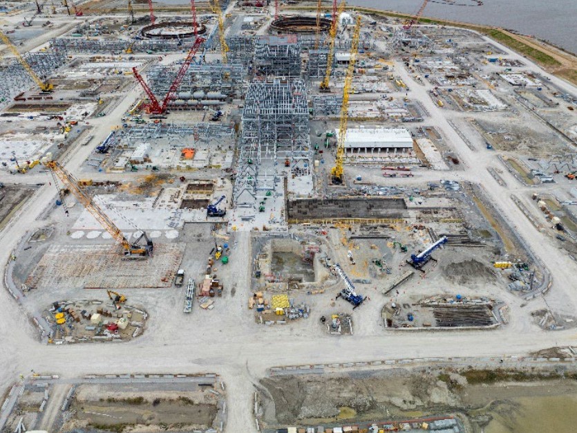 Sempra eyes Port Arthur LNG expansion FID in 2025