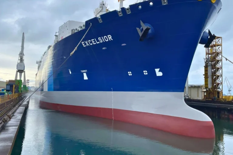 Excelerate’s FSRU arrives in Germany
