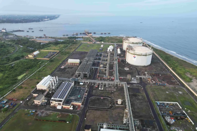 India's LNG imports slightly down in March