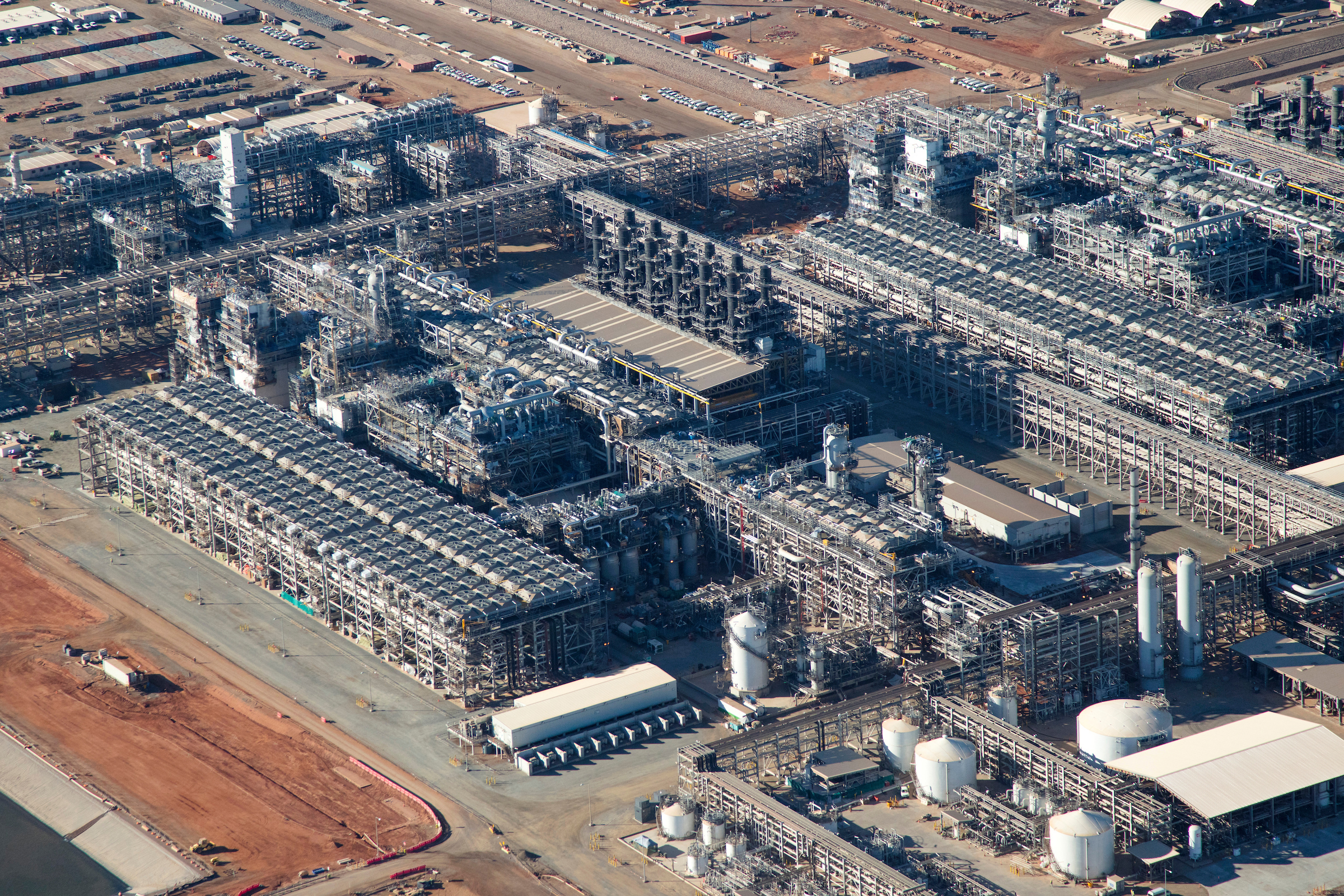 Australian LNG export revenue slightly down in April