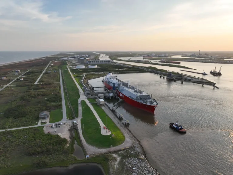 Freeport LNG seeks OK to return third tank to commercial service