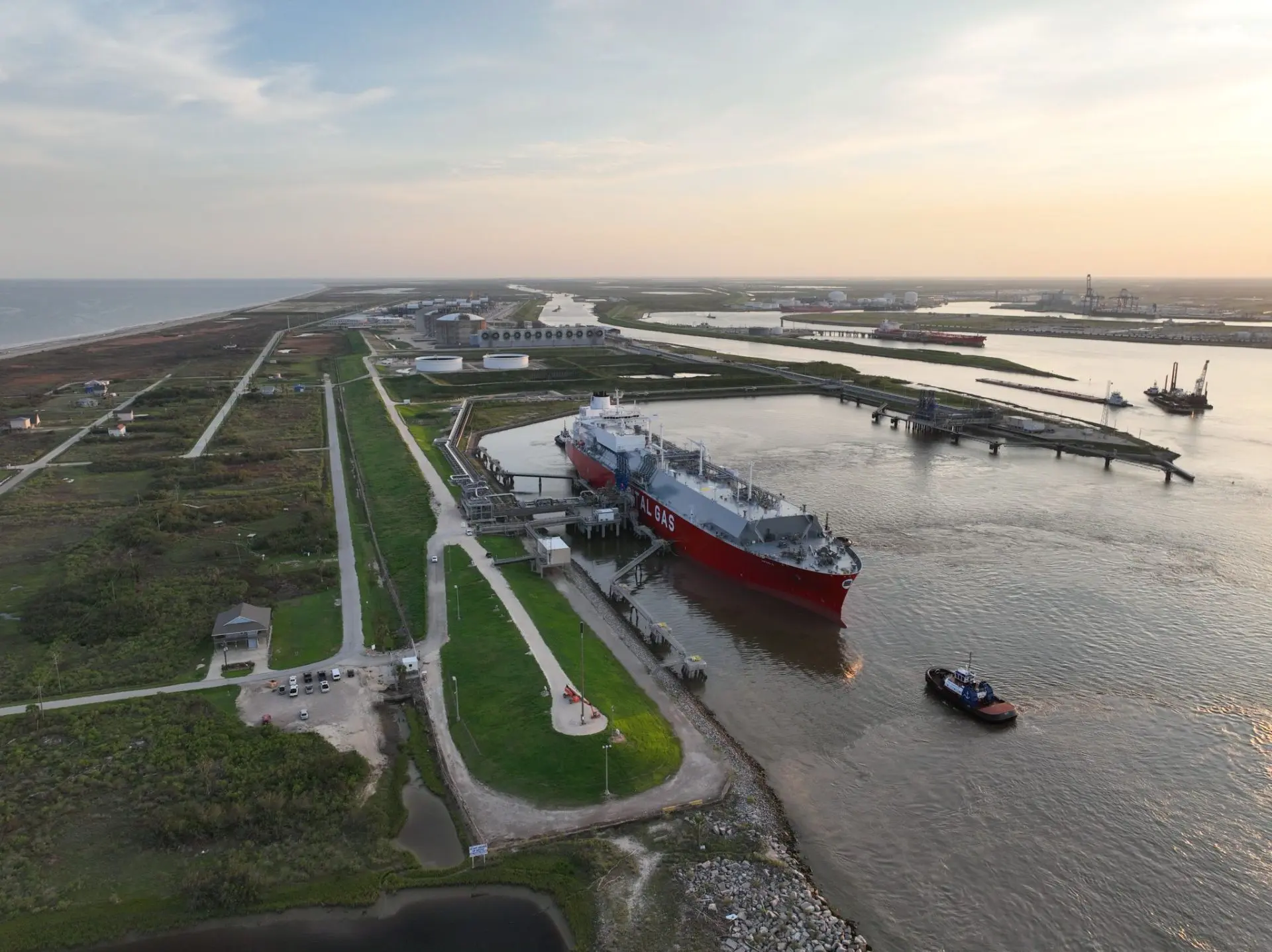 Freeport LNG seeks OK to return third tank to commercial service