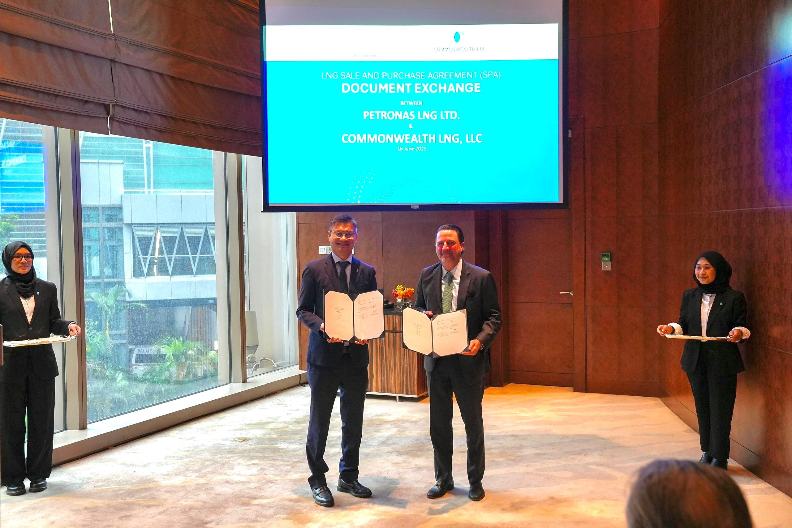 Petronas, Commonwealth LNG ink 20-year SPA