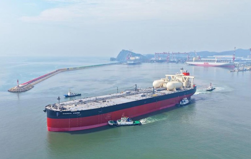 MOL, Equinor name LNG-powered VLCC
