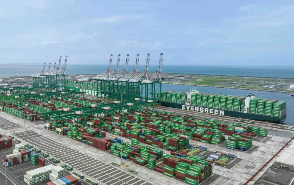 CMA CGM, Evergreen, HMM, and Maersk eye LNG-powered containership orders