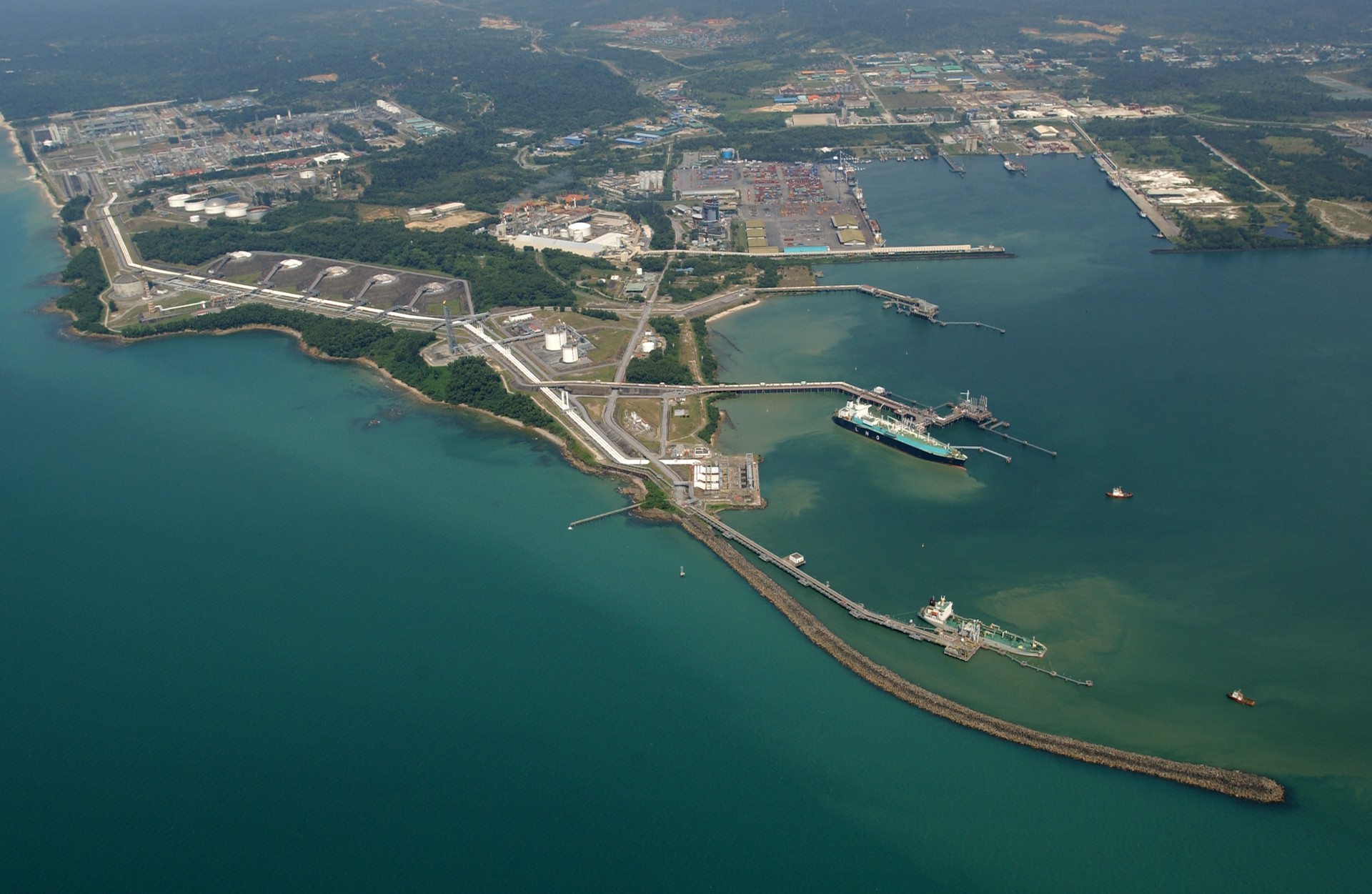 Malaysia’s Petronas logs lower LNG sales in H1